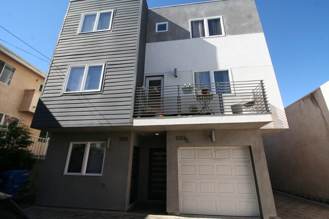 Foto del edificio - 5313 Riverton Ave