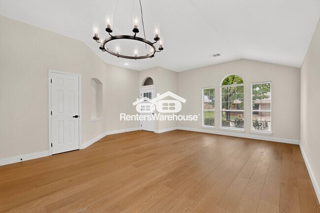 Building Photo - 9113 Warren Dr