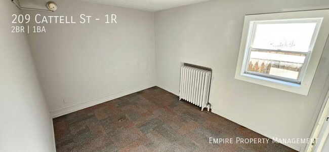 Foto del edificio - Available February 1st! 1st Floor: 2 Bedro...