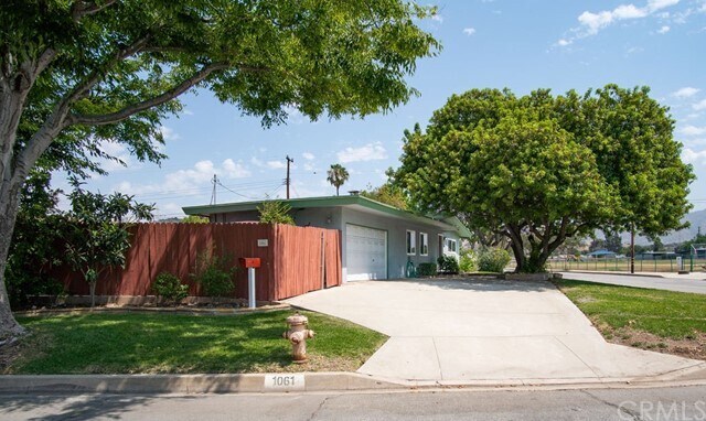 Building Photo - 1061 Jedburgh St