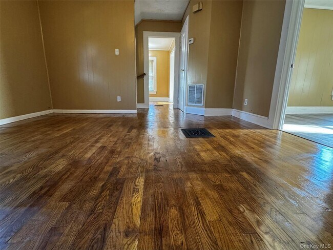 Foto del edificio - 56 Watkins Ave