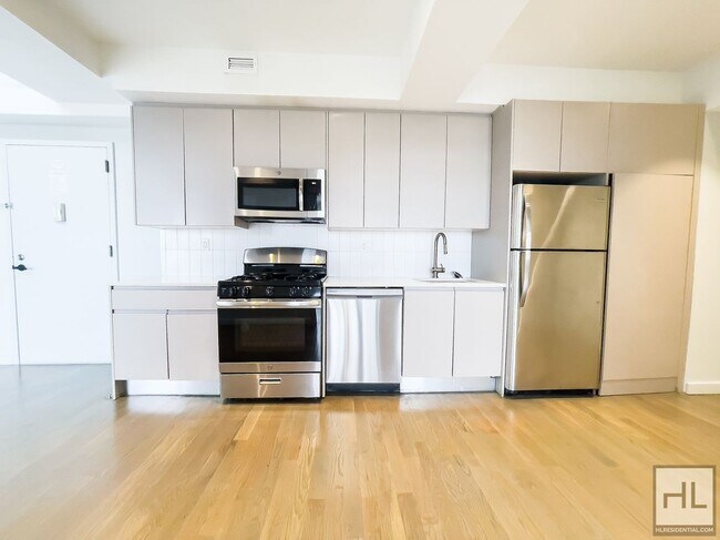 Building Photo - Bushwick Avenue / Spacious 2-Bed 1-Bath / ...