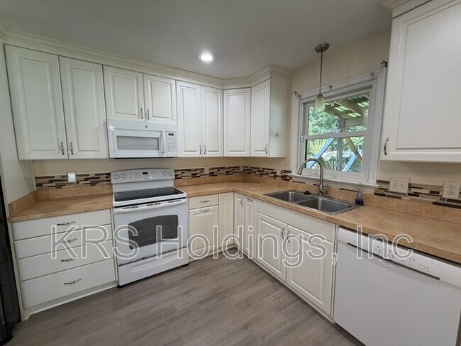 Foto del edificio - 606 E Bayview Blvd