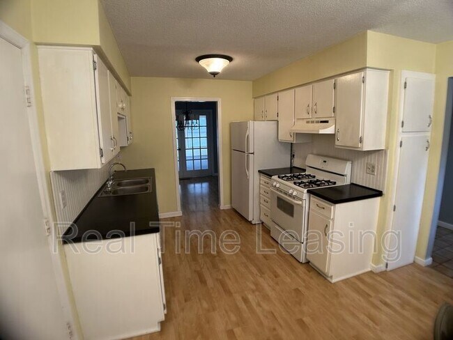 Building Photo - 651 Croixwood Pl
