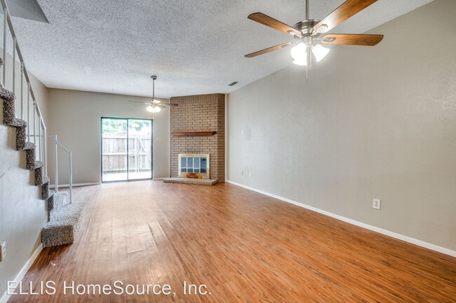 Building Photo - 2 br, 1.5 bath House - 222 Samuel Blvd 5L
