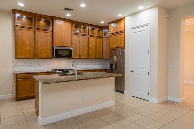 Foto del edificio - 15323 Goldfinch Cir