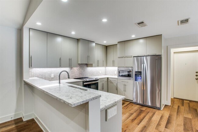 Foto del edificio - 6465 Waverly Way