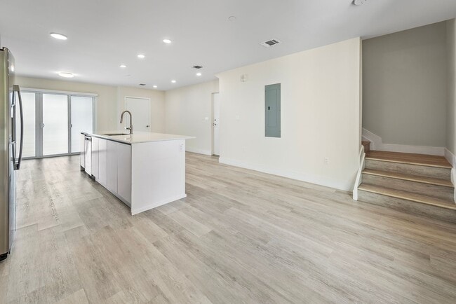 Building Photo - 2561 NE 193rd St