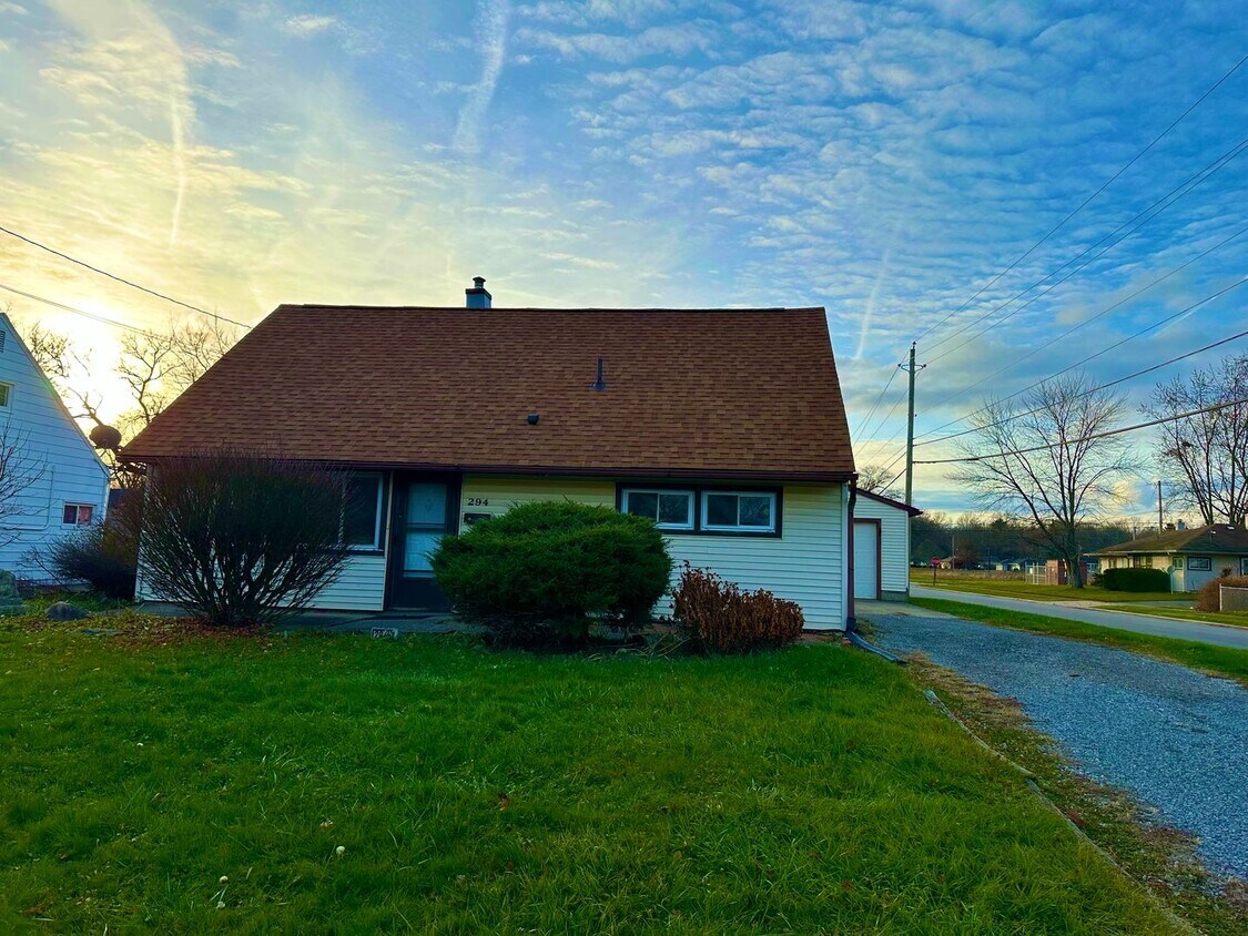 Primary Photo - 294 N Edgehill Ave