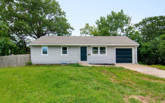 Primary Photo - 3 Bed 2 Bath Remodeled Home