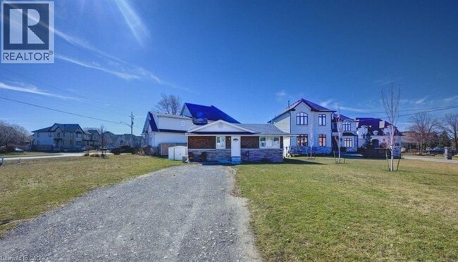 Building Photo - 3 Falcon Rd