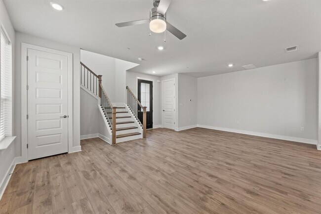 Building Photo - 213 Flowers Ave