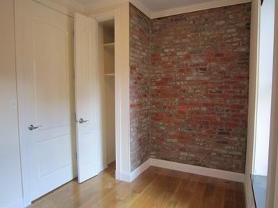 Foto del edificio - 346 E 18th St