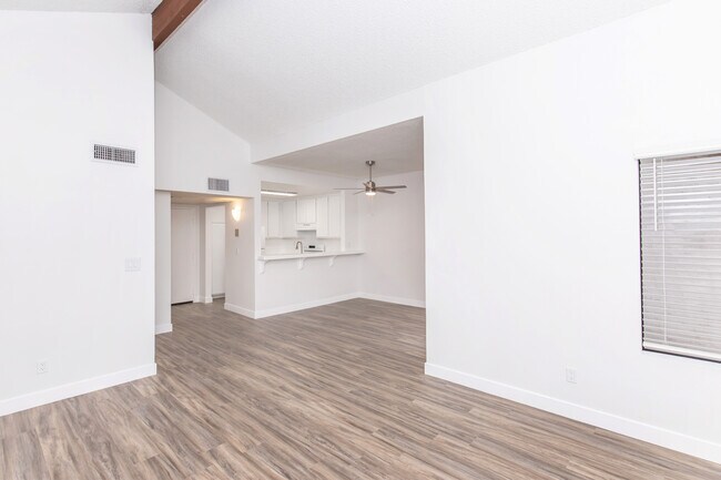 Plano D: 3 habitaciones, 2 baños, sala de estar. - Genesee Park