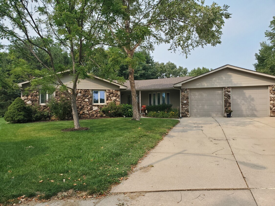 1045 N 146th Cir, Omaha, NE 68154 House Rental in Omaha, NE