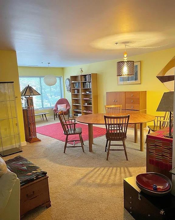 Building Photo - Well Maintained 2 Bedroom Condo Unit