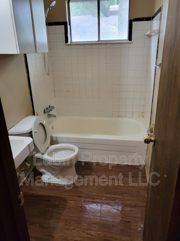 Building Photo - 2468 Yale Ave