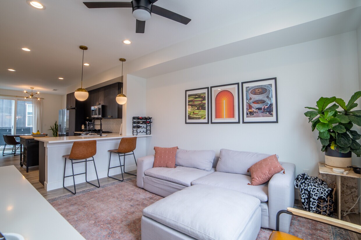 Foto principal - 4925 W 10th Ave