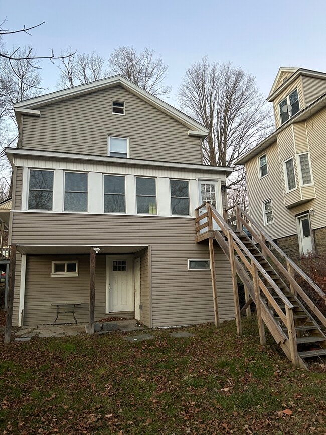 Building Photo - 34 Grand St