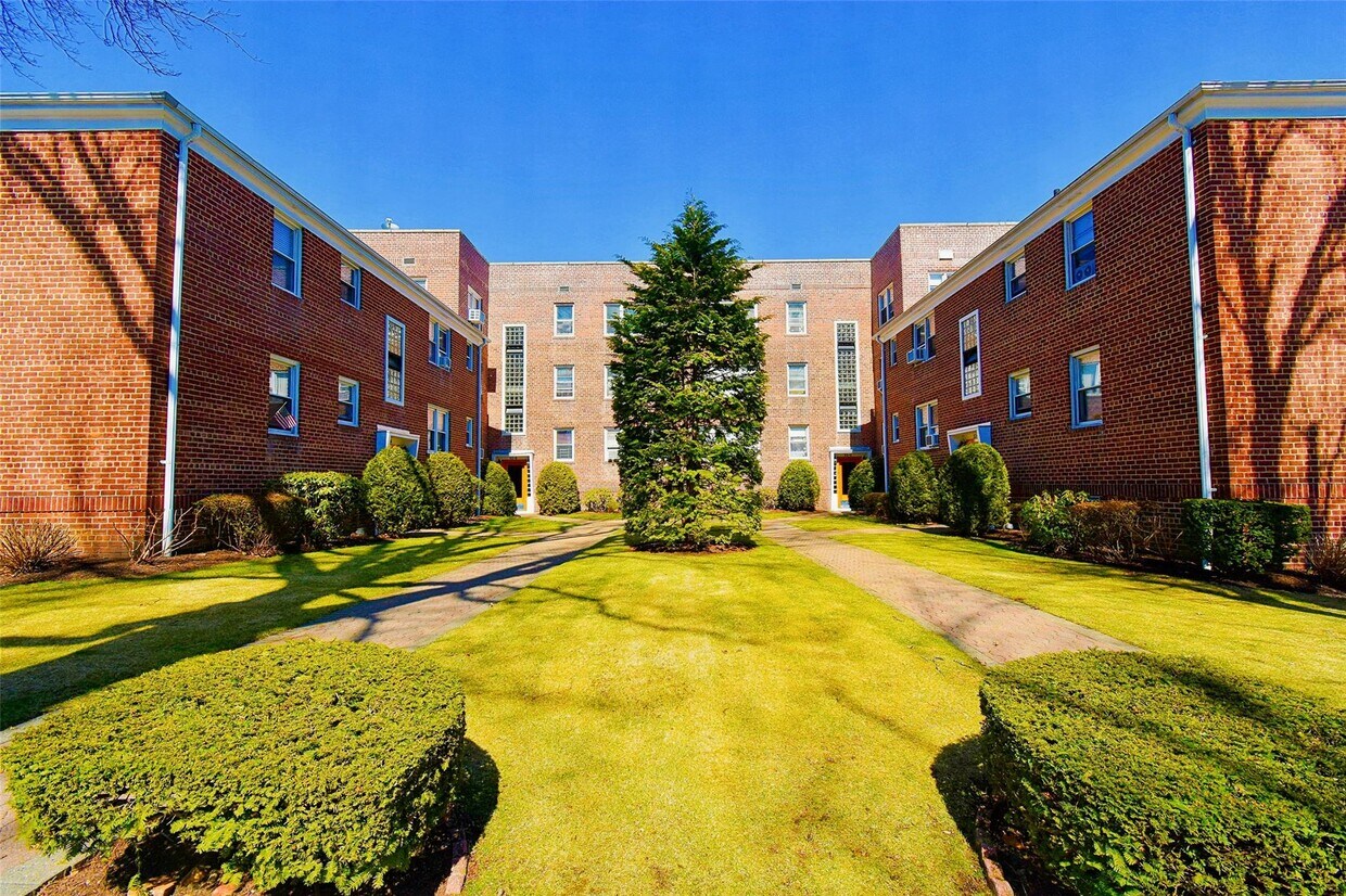 Foto principal - 33 E Grand St