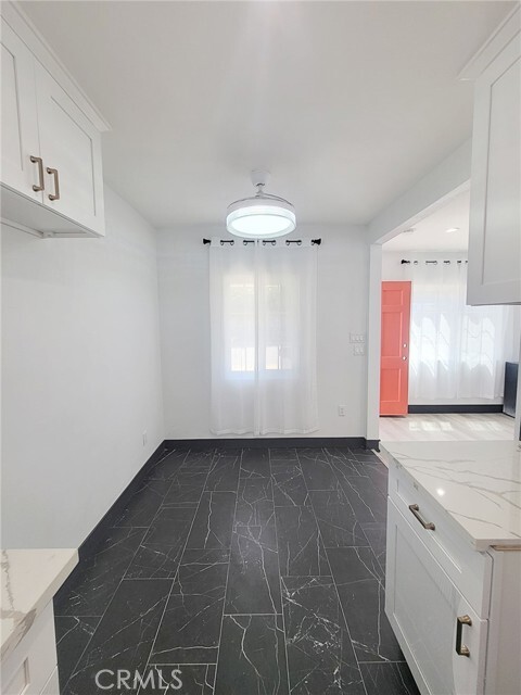 Foto del edificio - 10123 Beach St