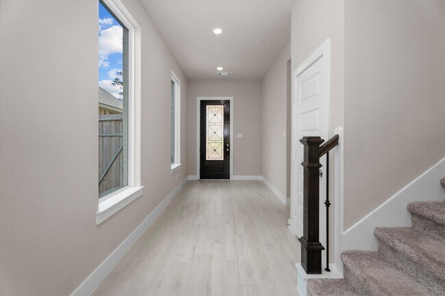 Building Photo - 359 Mallorn Ln
