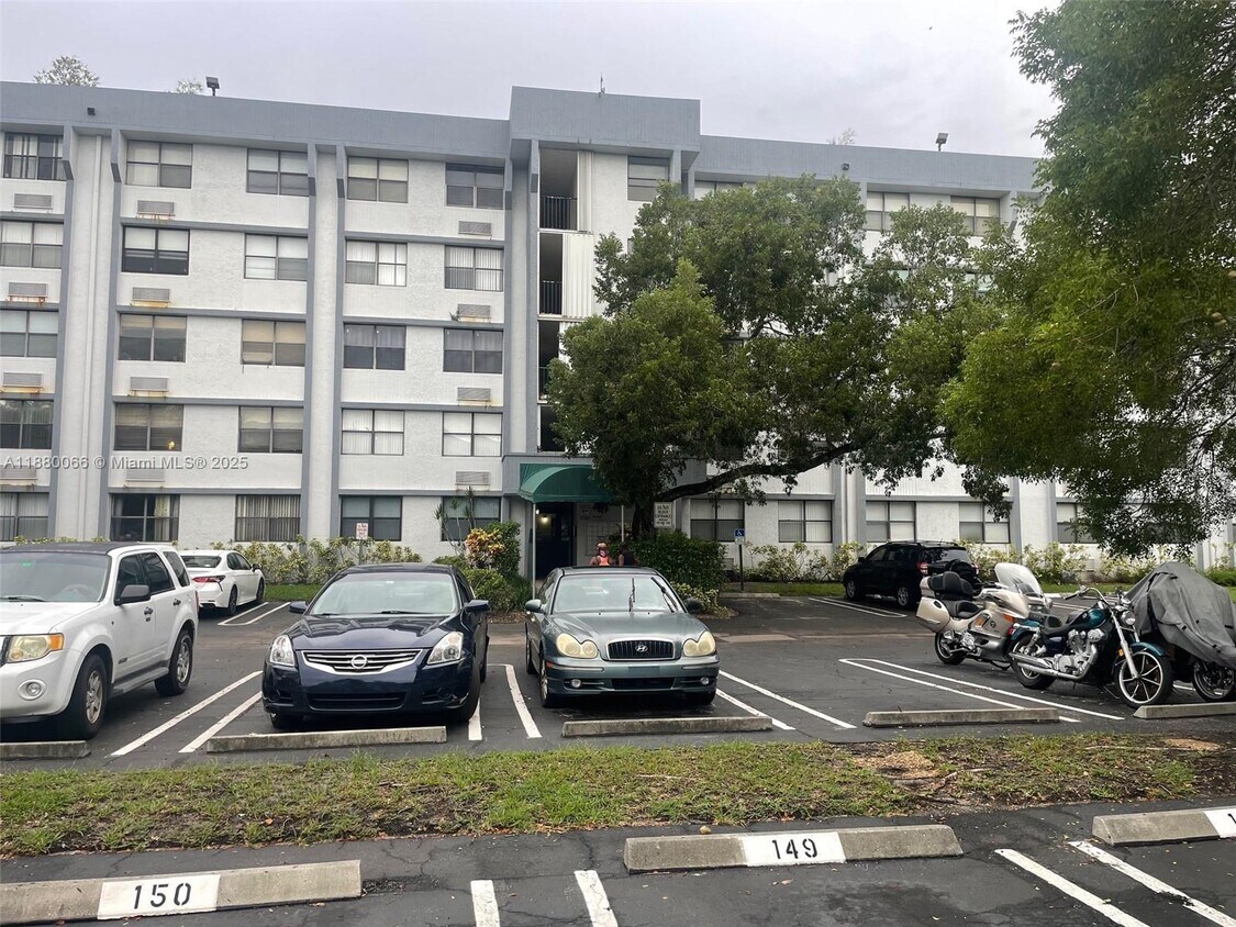 Primary Photo - 2401 Riverside Dr