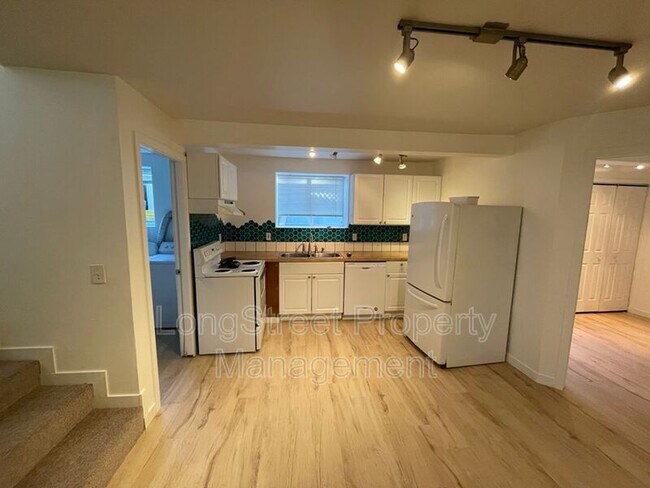 Foto del edificio - 4848 SE Bybee Blvd