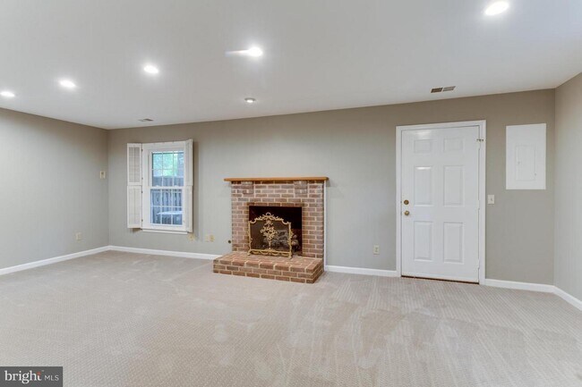 Building Photo - 6859 Williamsburg Pond Ct