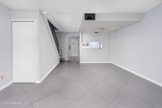 Building Photo - 144 S Halifax Ave