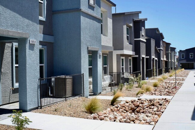 Building Photo - Brand new townhome in SW ready for you to make it your own!