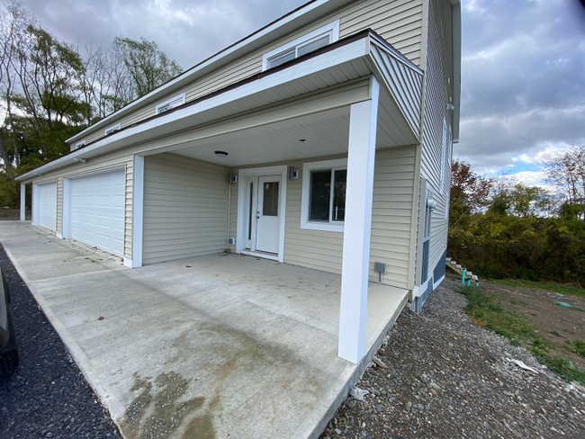 Building Photo - 1601 E Shore Dr