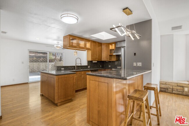 Building Photo - 5164 Don Pio Dr