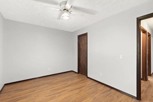 Foto del edificio - 3642 S Farm Rd 135