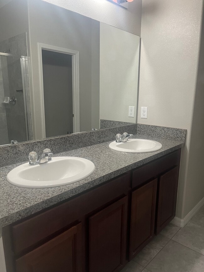 Foto del edificio - 6357 Shore Vista Pl