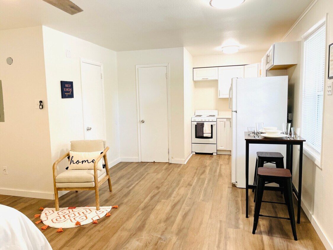 Foto principal - 802 S Elm St