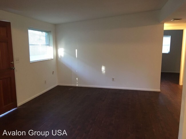 Foto del edificio - 7528 Ridgeway Rd N
