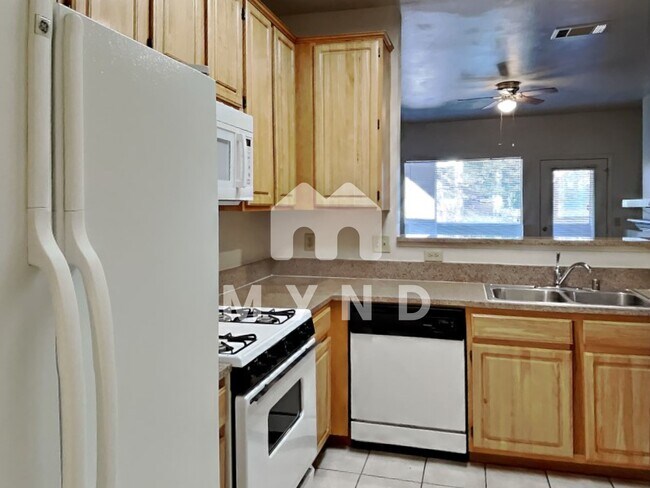 Building Photo - 900 S Meadows Pkwy Apt 822