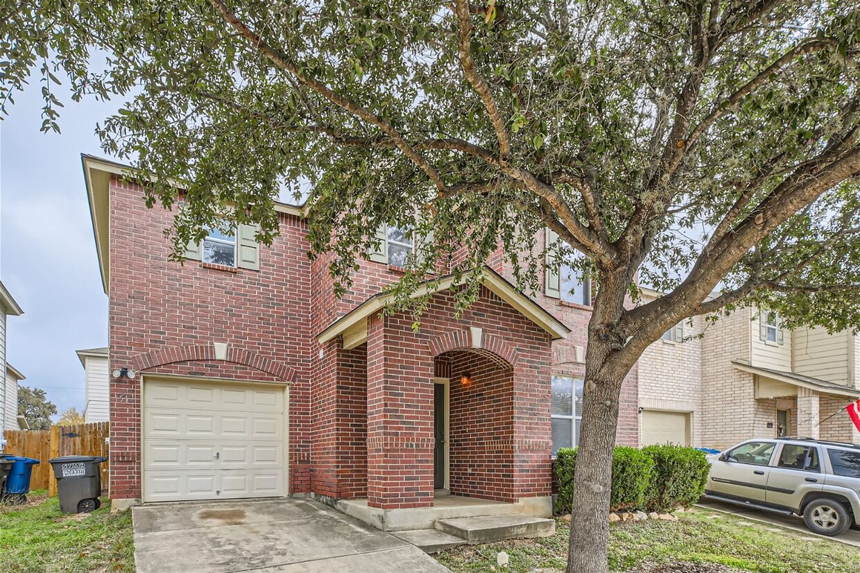 Primary Photo - Spacious Home!!!
