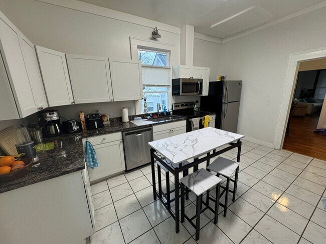 Foto del edificio - Gorgerous 3 Bedroom Walkable to Campus