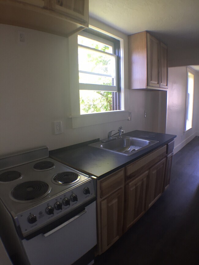 Building Photo - 910 4th Street