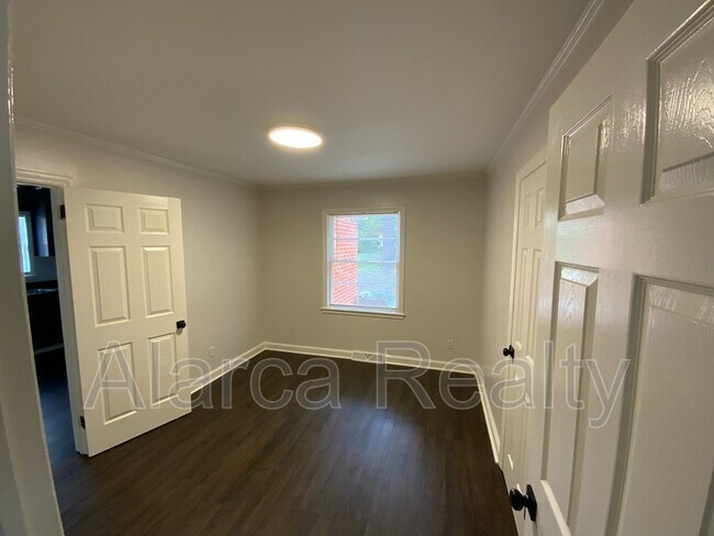 Building Photo - 1350 Mulberry Ave