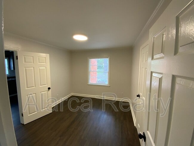 Foto del edificio - 1350 Mulberry Ave