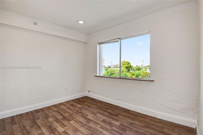 Foto del edificio - 542 NW 8th St