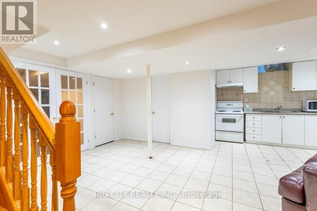 Photo du bâtiment - 65 Jordanray Blvd