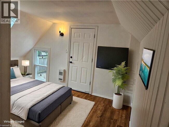 Photo du bâtiment - 180 Emerald St S