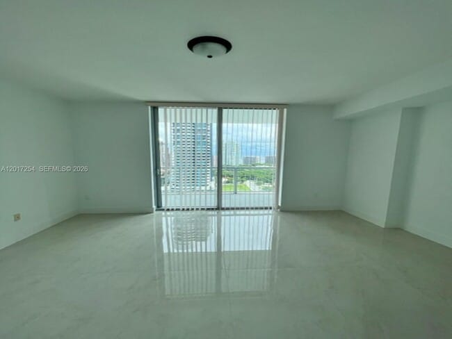 Foto del edificio - 79 SW 12th St