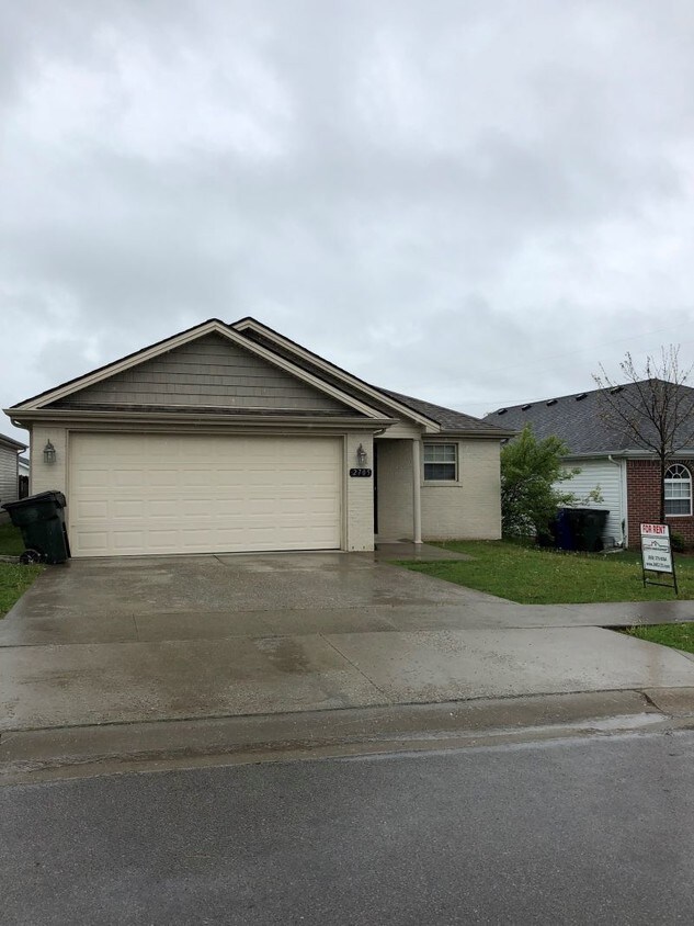 2705 Goldenrod Ln, Lexington, KY 40511 Room for Rent in Lexington, KY