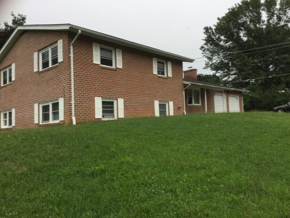 219 Hartzell Dr, Fayetteville, PA 17222 House Rental in Fayetteville