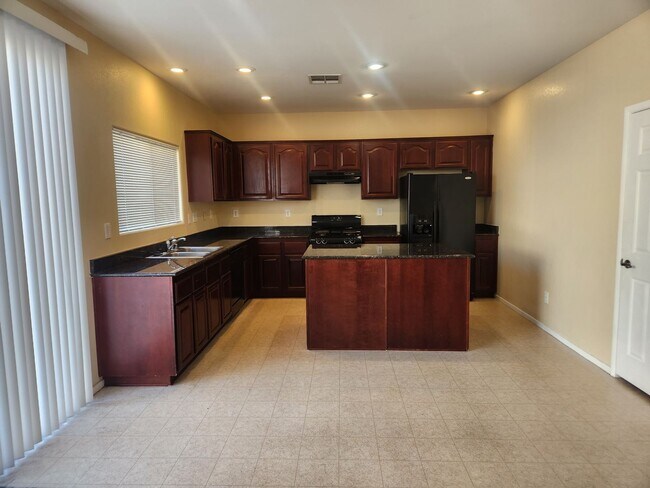 Foto del edificio - Spacious 4 bedroom home in North Las Vegas